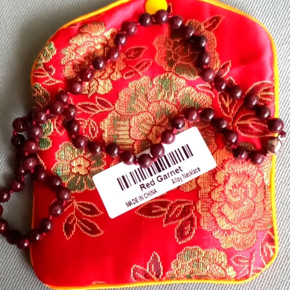 MOZAMBIQUE GARNET BEADED HAND KNOTTED NECKLACE - Picture 6 of 7